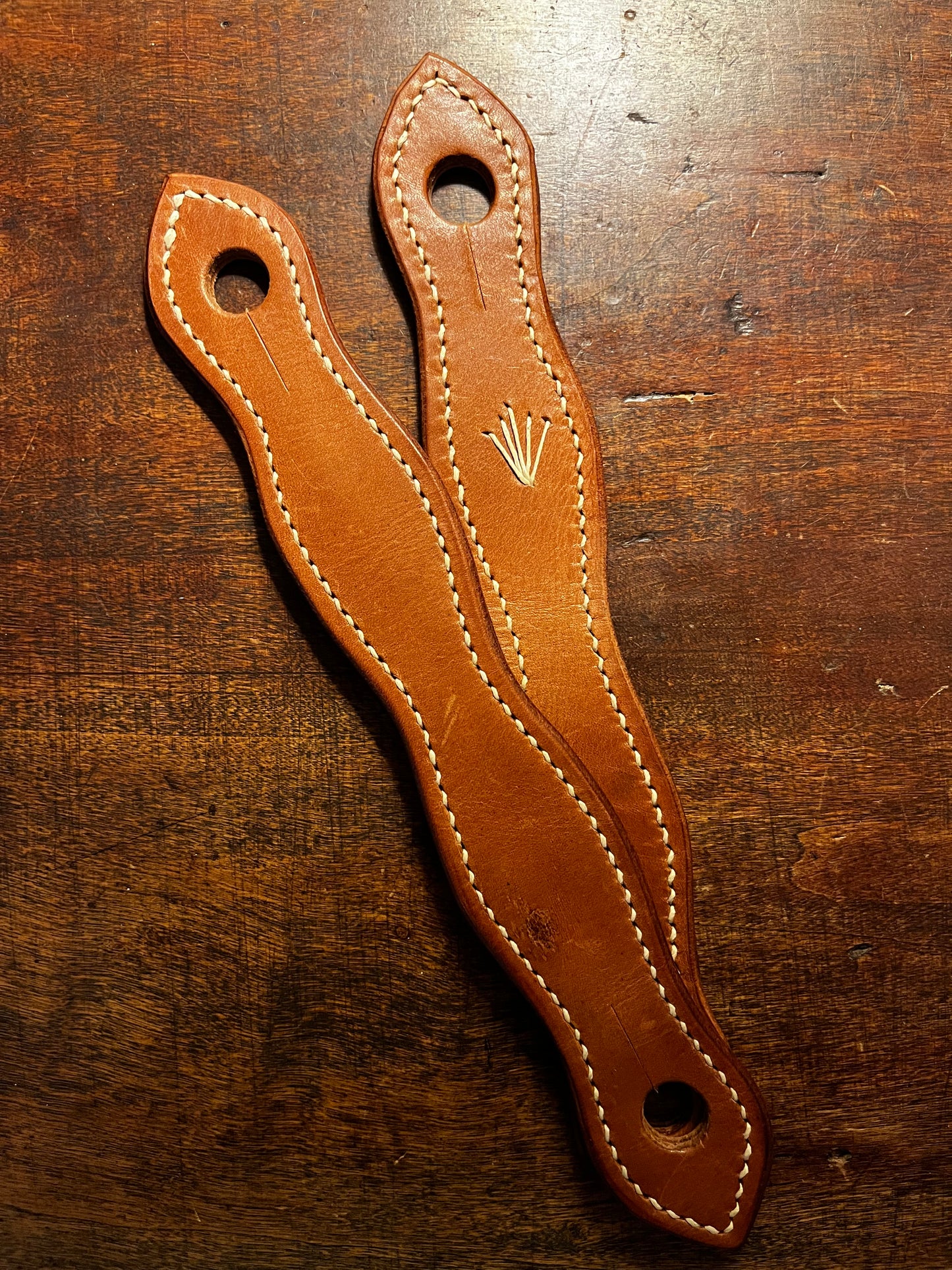 Slobber straps en cuir chestnut avec couture